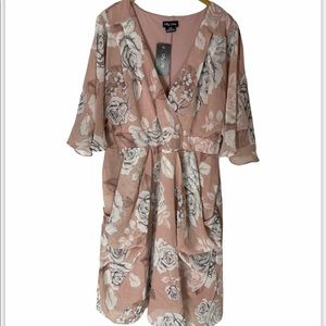 City Chic NWT V Neck Floral Dress 16/S